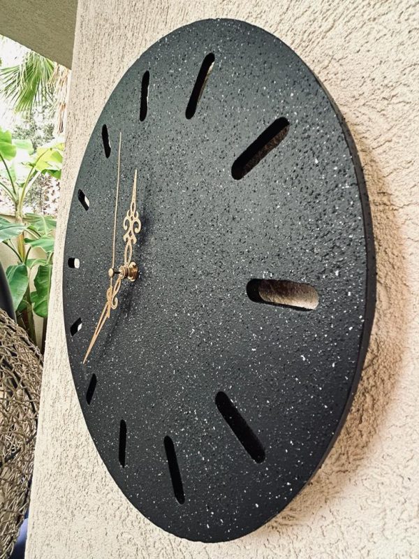 שעון קיר שחור מעוצב מבטון- דמוי אבן